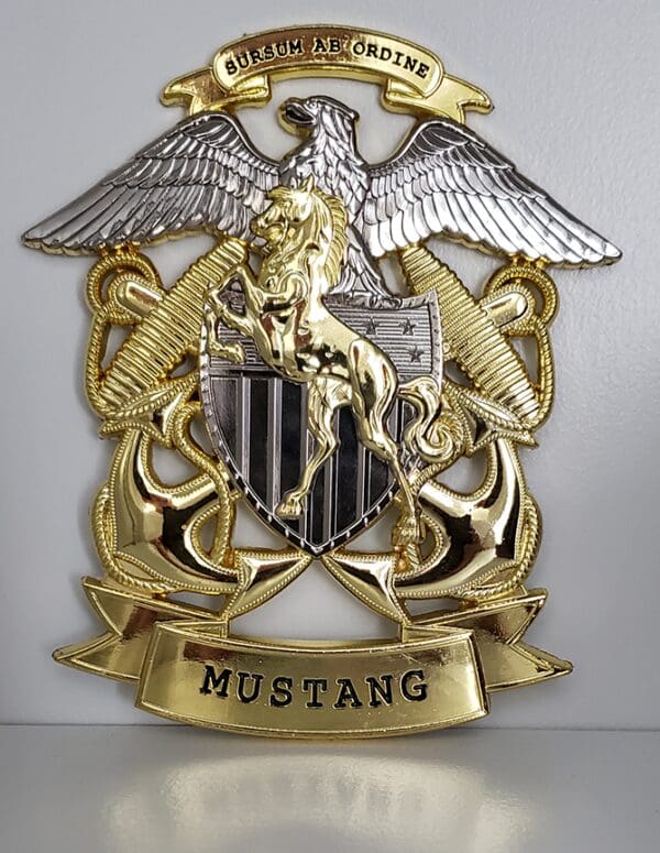 A metal plaque with the name of a mustang on it.